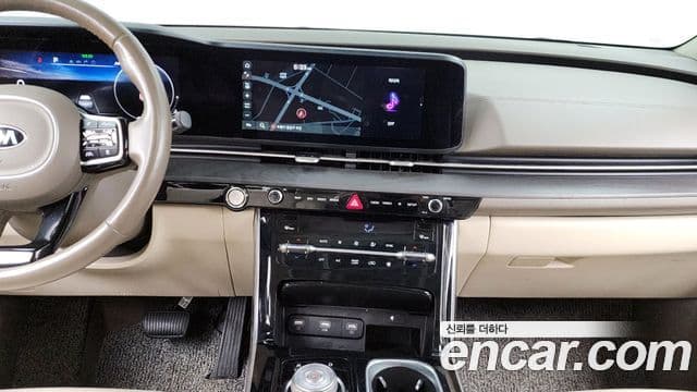 Kia Carnival 2021 — ფოტო 14/20