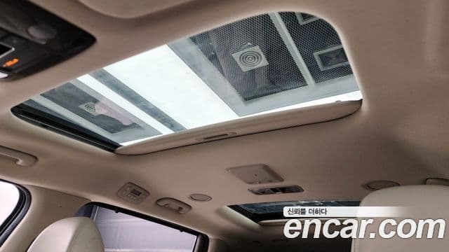 Kia Carnival 2021 — ფოტო 18/20