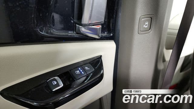 Kia Carnival 2021 — Фото 19/20