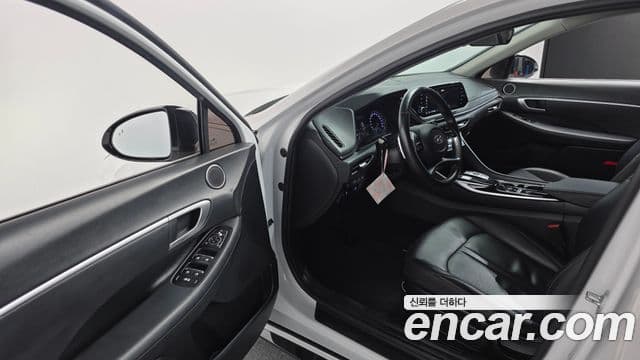 Hyundai Sonata Hybrid 2022 — Photo 5/20