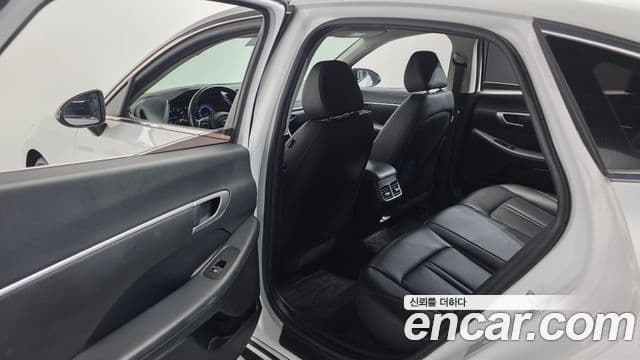 Hyundai Sonata Hybrid 2022 — Photo 9/20