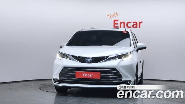 Toyota Sienna 2023 — ფოტო 3/20