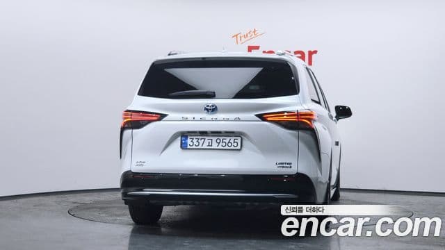 Toyota Sienna 2023 — ფოტო 4/20
