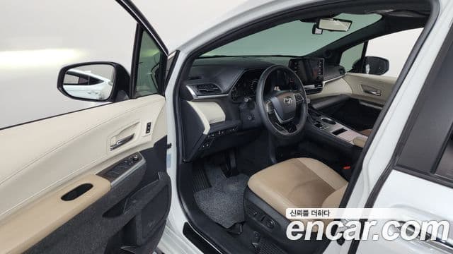 Toyota Sienna 2023 — ფოტო 10/20