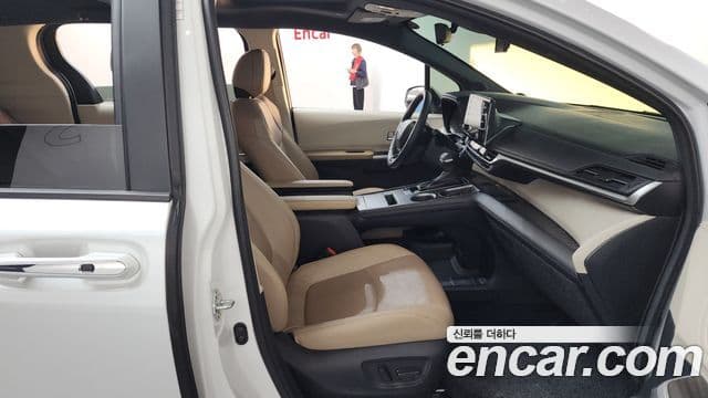 Toyota Sienna 2023 — ფოტო 11/20