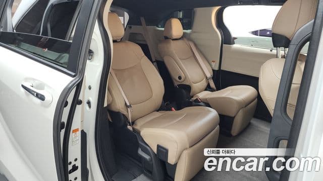 Toyota Sienna 2023 — ფოტო 12/20
