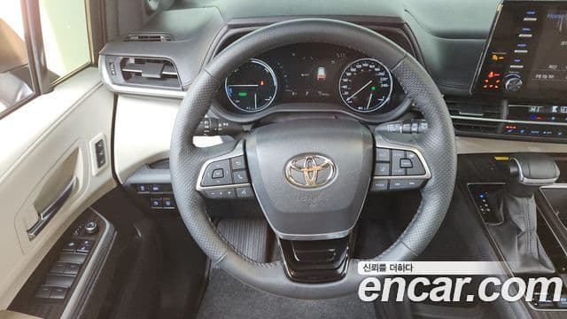 Toyota Sienna 2023 — ფოტო 13/20