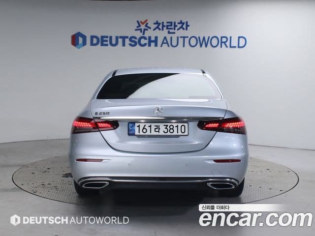 Mercedes-Benz E-Class 2020 — Photo 11/20