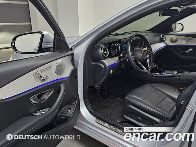 Mercedes-Benz E-Class 2020 — Photo 16/20