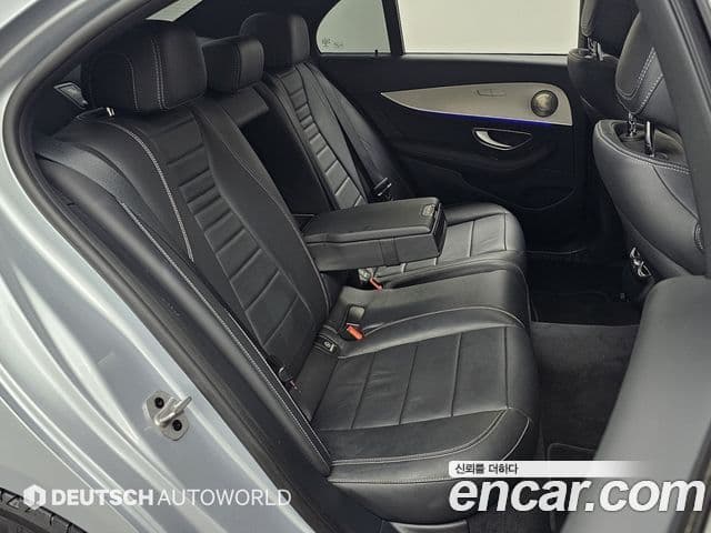Mercedes-Benz E-Class 2020 — Photo 14/20