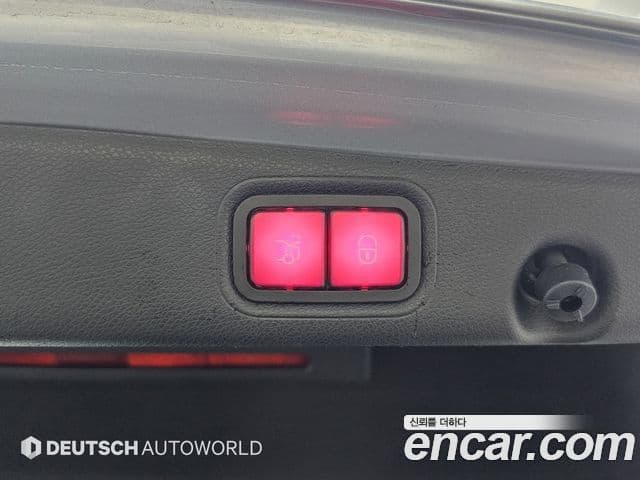 Mercedes-Benz E-Class 2020 — Photo 9/20