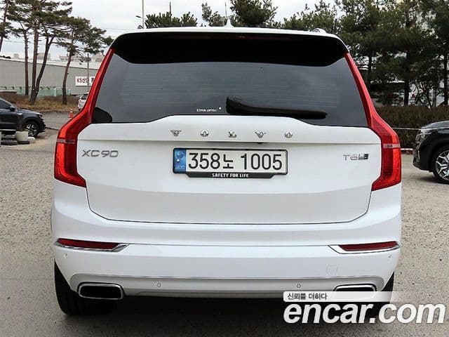 Volvo XC90 2019 — ფოტო 18/20