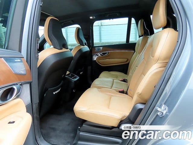 Volvo XC90 2019 — ფოტო 9/20