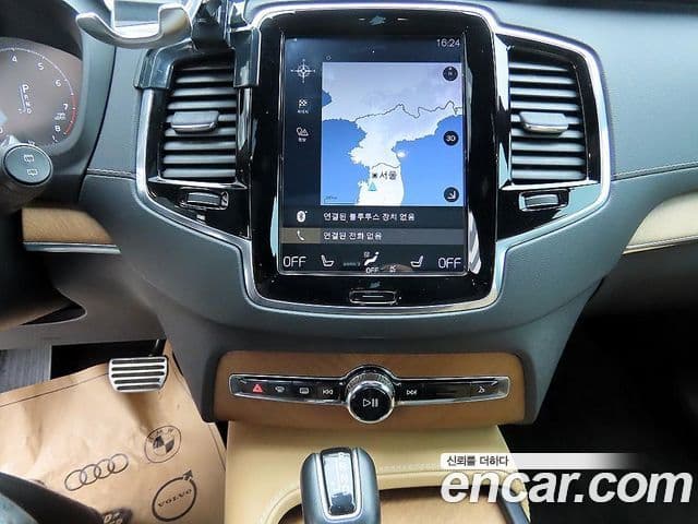 Volvo XC90 2019 — ფოტო 16/20