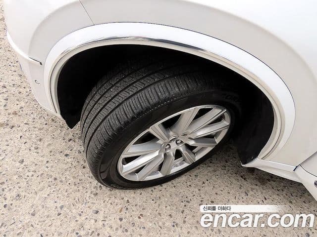 Volvo XC90 2019 — ფოტო 19/20