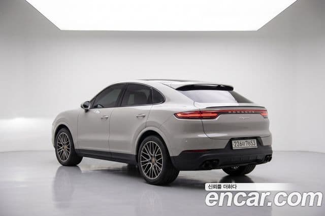 Porsche Cayenne 2020 — Photo 8/20