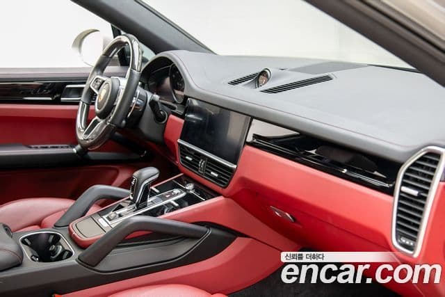 Porsche Cayenne 2020 — Photo 2/20