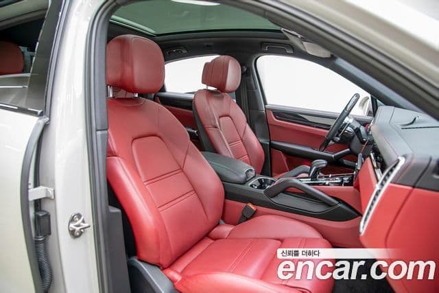 Porsche Cayenne 2020 — Photo 19/20