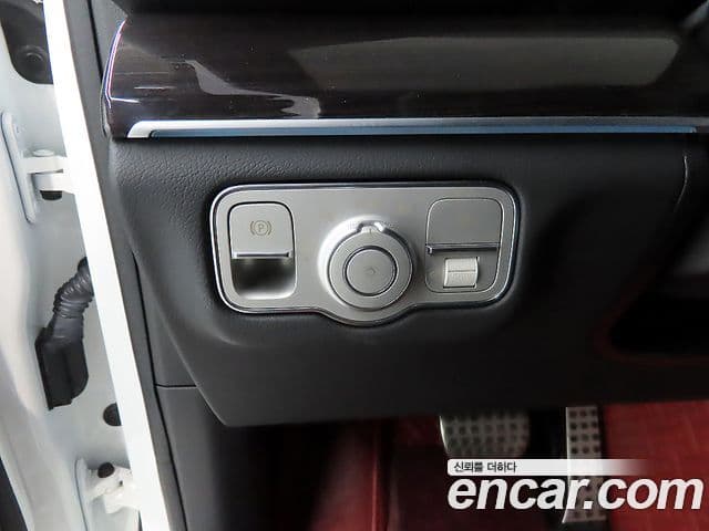Mercedes-Benz GLE-Class 2023 — Photo 9/20