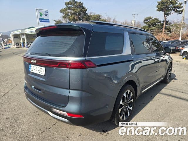 Kia Carnival 2022 — фото 4 из 20