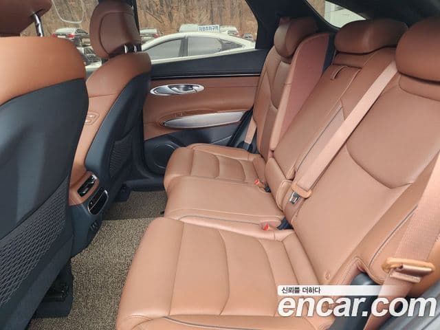 Genesis GV70 2021 — ფოტო 13/20