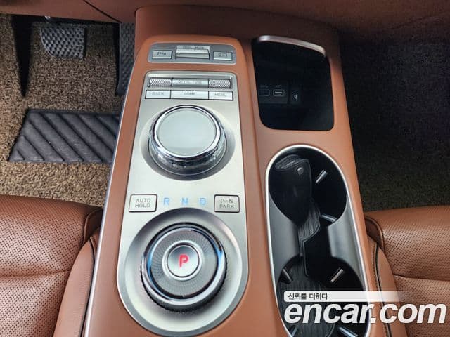 Genesis GV70 2021 — ფოტო 15/20