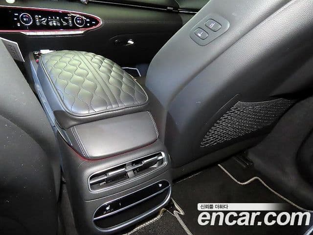 Genesis GV70 2022 — фото 15 из 20