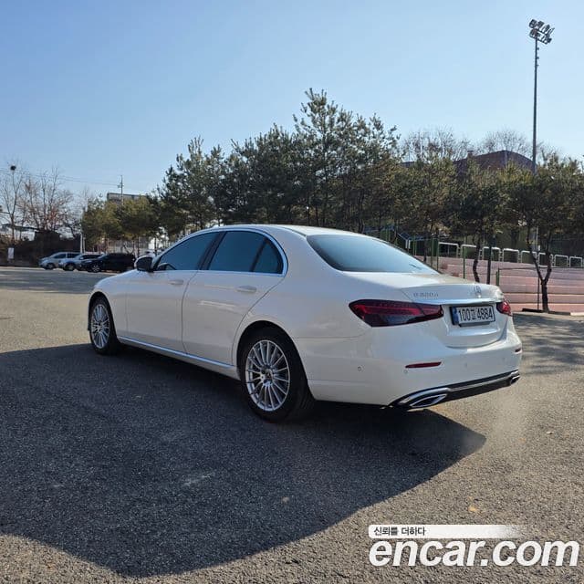 Mercedes-Benz E-Class 2022 — Şəkil 13/17