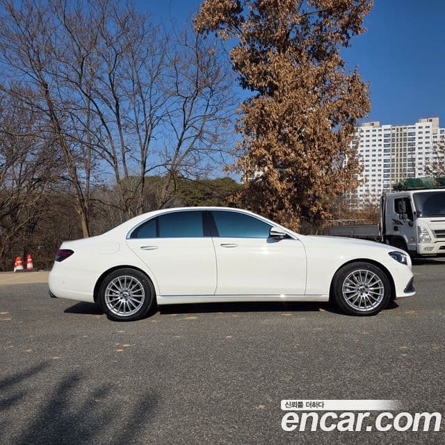 Mercedes-Benz E-Class 2022 — Şəkil 9/17
