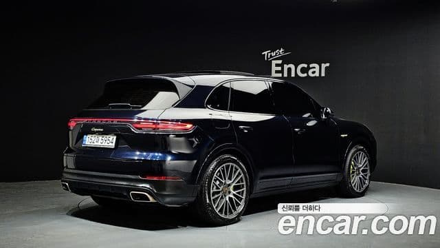 Porsche Cayenne 2020 — ფოტო 8/20