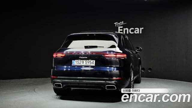 Porsche Cayenne 2020 — ფოტო 9/20