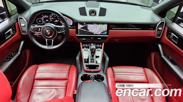 Porsche Cayenne 2020 — ფოტო 2/20