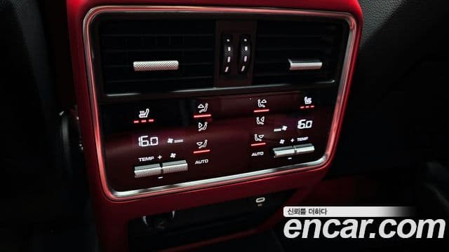 Porsche Cayenne 2020 — ფოტო 18/20