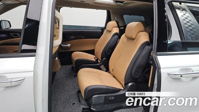 Kia Carnival 2023 — Şəkil 16/20