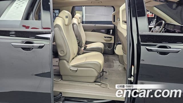 Kia Carnival 2020 — Фото 12/20