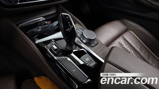 BMW 5 Series 2020 — Şəkil 9/20