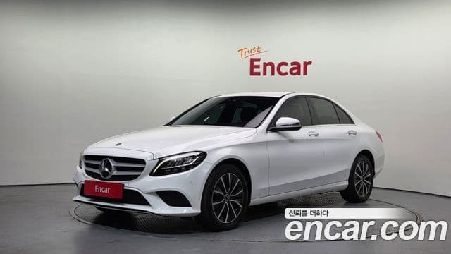 Mercedes-Benz C-Class 2019 — Photo 1/20