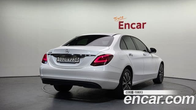 Mercedes-Benz C-Class 2019 — Photo 12/20