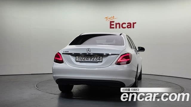 Mercedes-Benz C-Class 2019 — Photo 13/20