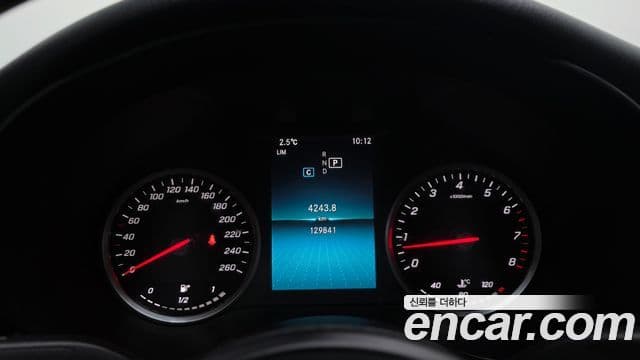 Mercedes-Benz C-Class 2019 — Photo 8/20