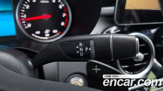 Mercedes-Benz C-Class 2019 — Photo 7/20
