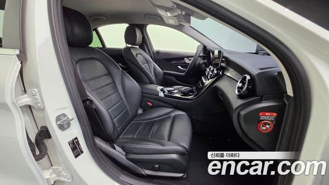 Mercedes-Benz C-Class 2019 — Photo 10/20