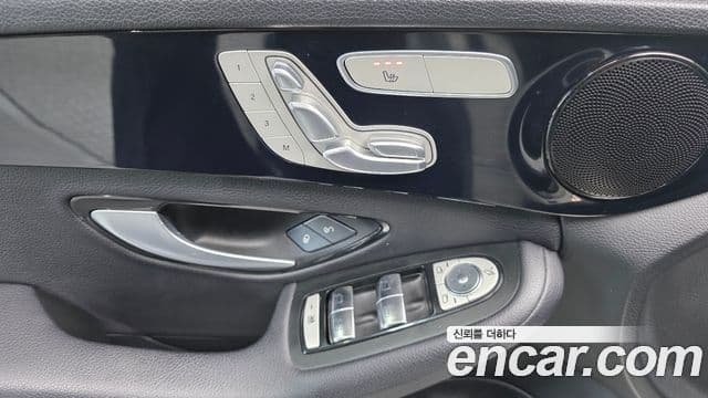 Mercedes-Benz C-Class 2019 — Photo 4/20