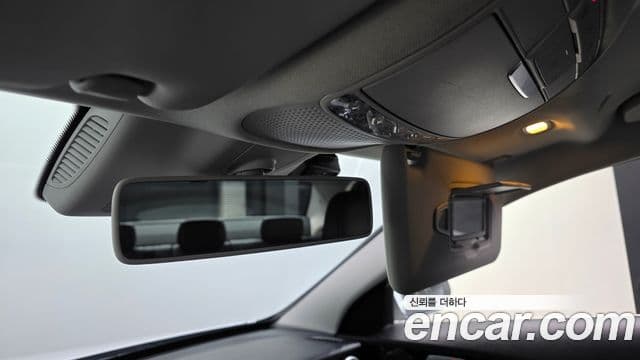 Mercedes-Benz C-Class 2019 — Photo 5/20