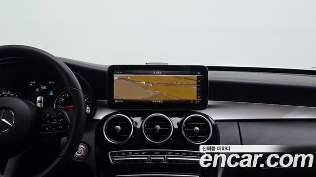 Mercedes-Benz C-Class 2019 — Photo 17/20