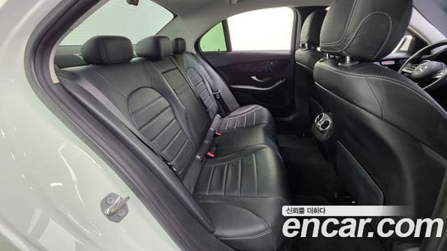 Mercedes-Benz C-Class 2019 — Photo 14/20