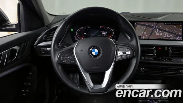 BMW 1 Series 2020 — ფოტო 13/20