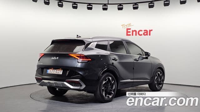 Kia Sportage 2023 — ფოტო 2/20