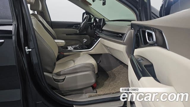 Kia Carnival 2020 — фото 10 из 20