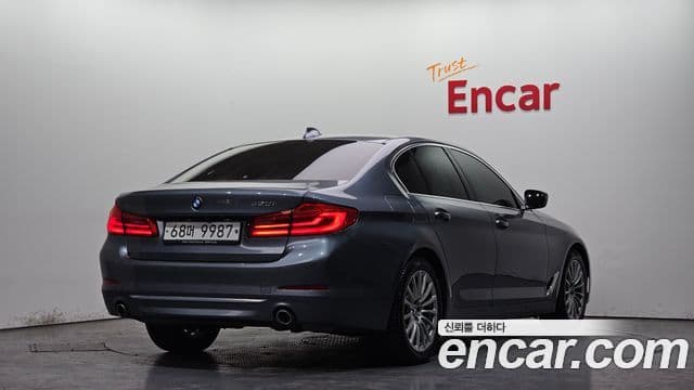 BMW 5 Series 2019 — ფოტო 2/20